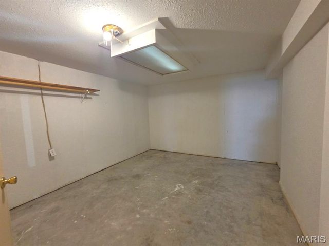 905 Lakeview Drive, Warrenton, MO 63383