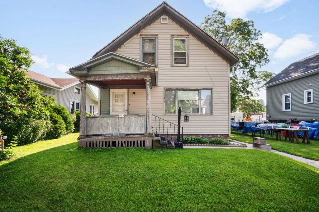 919 N 14th STREET, Manitowoc, WI 54220