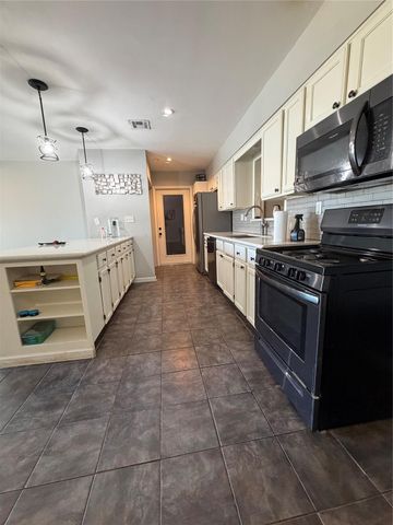 2806 Pine, Galveston, TX 77551