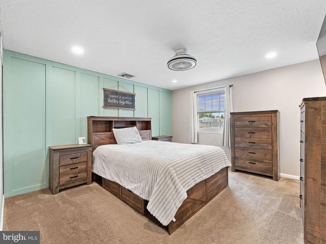 12 JEFFERSON DR, Clementon, NJ 08021