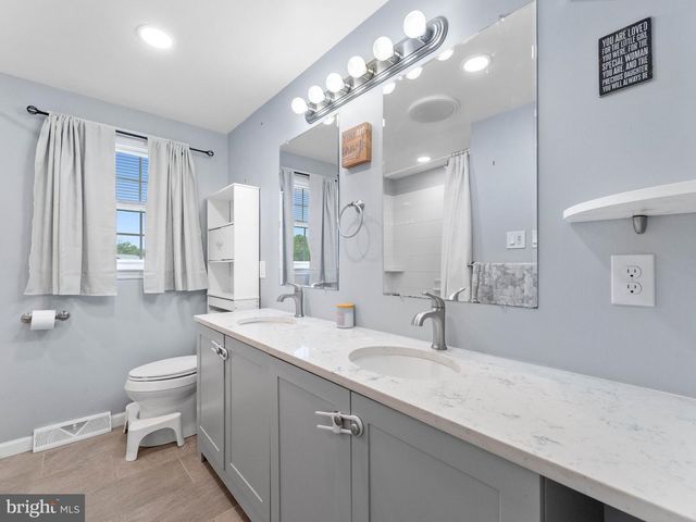 12 JEFFERSON DR, Clementon, NJ 08021