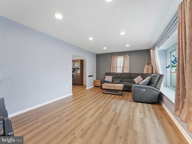 12 JEFFERSON DR, Clementon, NJ 08021