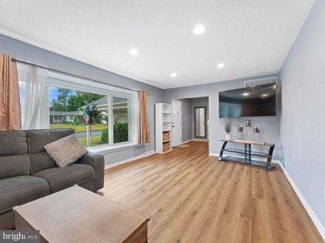 12 JEFFERSON DR, Clementon, NJ 08021