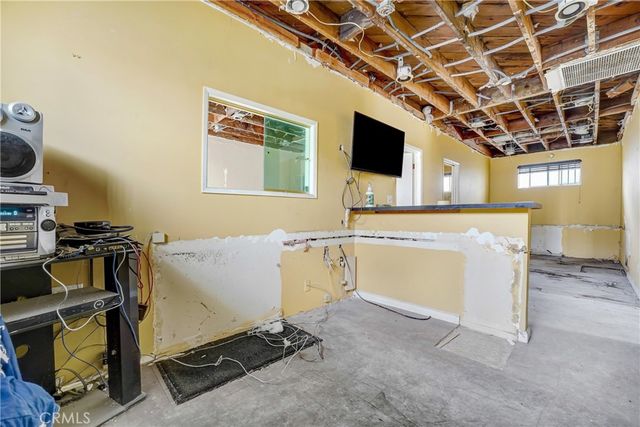 5924 West, Los Angeles, CA 90043