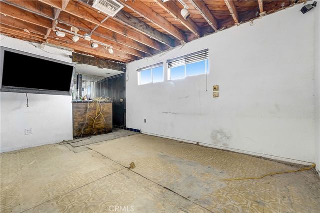 5924 West, Los Angeles, CA 90043