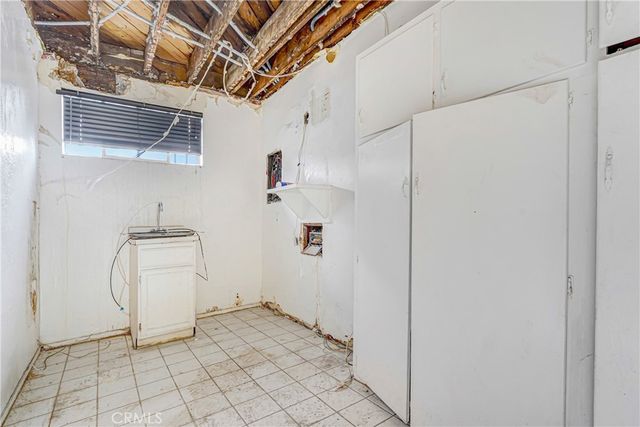 5924 West, Los Angeles, CA 90043