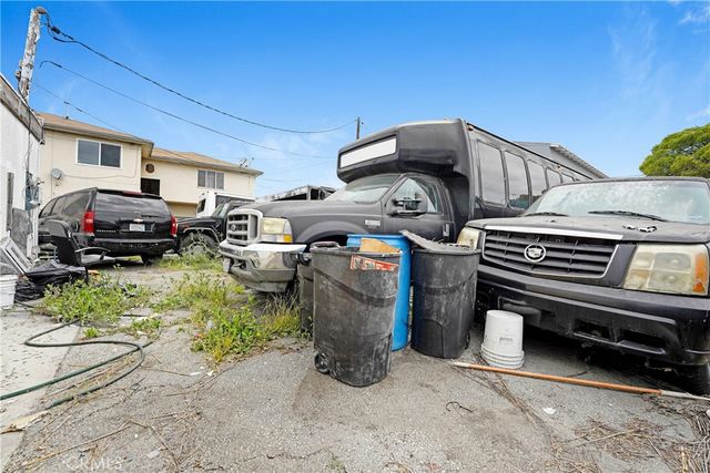 5924 West, Los Angeles, CA 90043