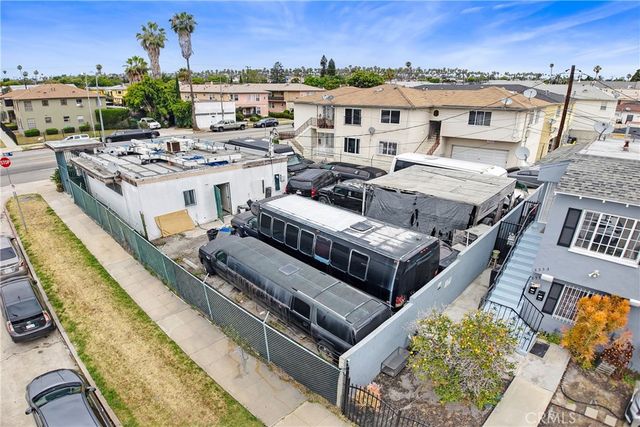 5924 West, Los Angeles, CA 90043