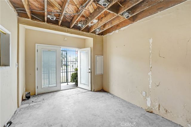 5924 West, Los Angeles, CA 90043