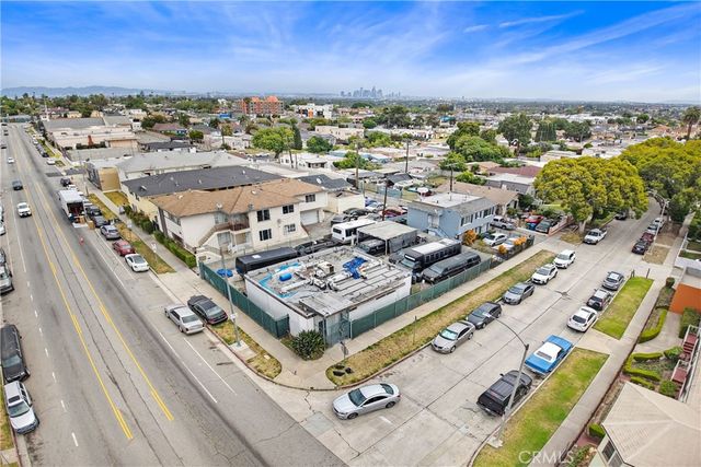 5924 West, Los Angeles, CA 90043