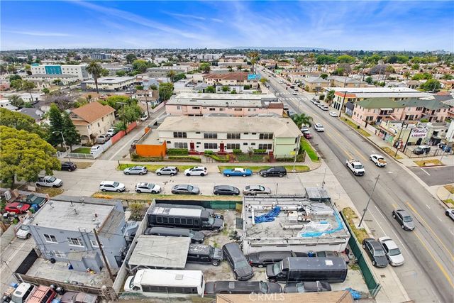 5924 West, Los Angeles, CA 90043