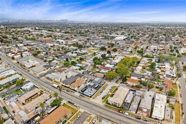 5924 West, Los Angeles, CA 90043