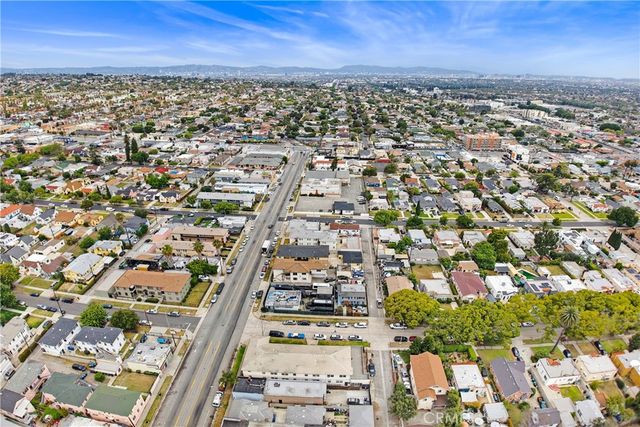 5924 West, Los Angeles, CA 90043