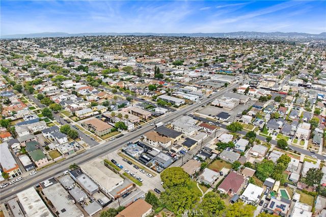 5924 West, Los Angeles, CA 90043