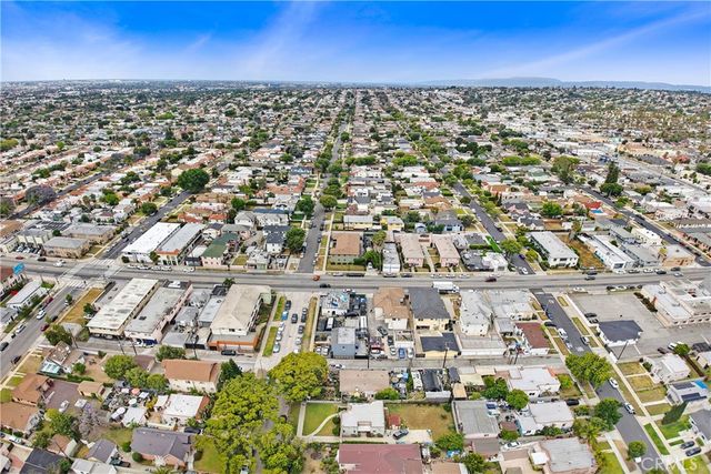 5924 West, Los Angeles, CA 90043