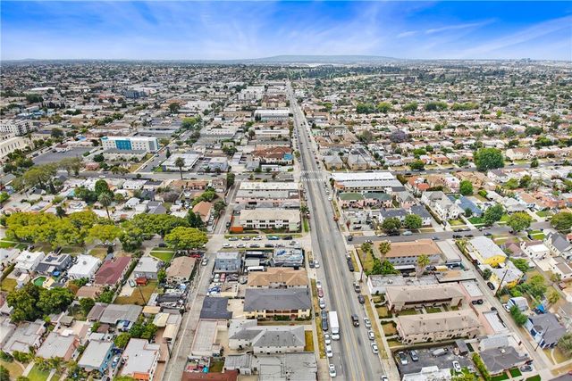 5924 West, Los Angeles, CA 90043