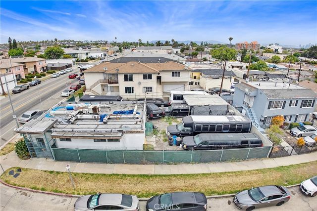 5924 West, Los Angeles, CA 90043