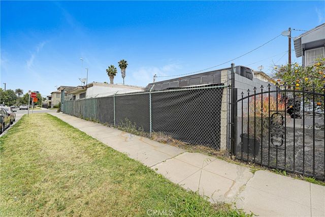 5924 West, Los Angeles, CA 90043