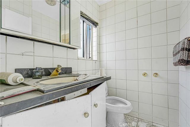 5924 West, Los Angeles, CA 90043