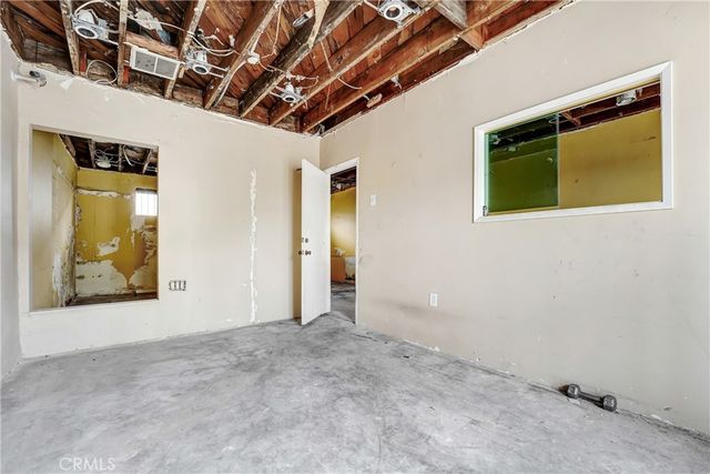 5924 West, Los Angeles, CA 90043