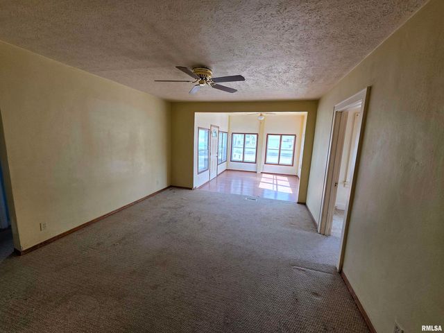 3357 S 3RD Street, Springfield, IL 62703