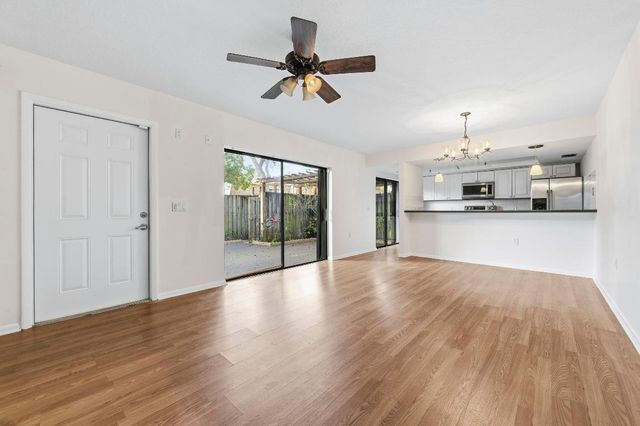 3022 30th Lane, Greenacres, FL 33463