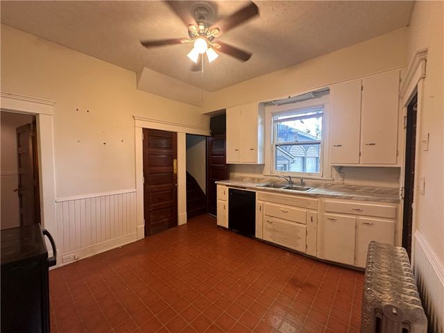 150 Euclid Ave, Sharon, PA 16146