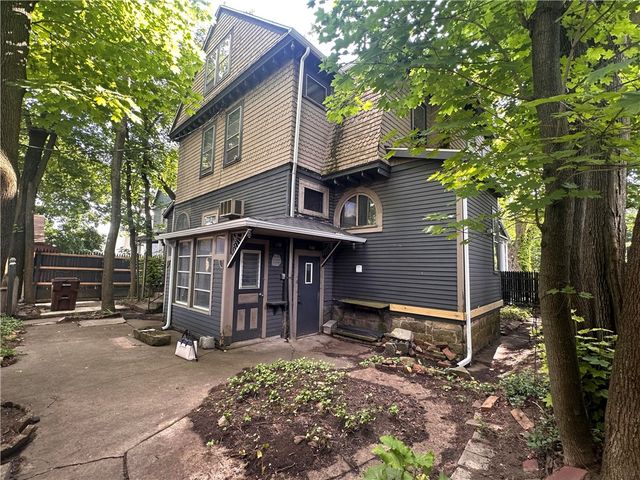 150 Euclid Ave, Sharon, PA 16146