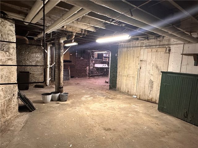 150 Euclid Ave, Sharon, PA 16146