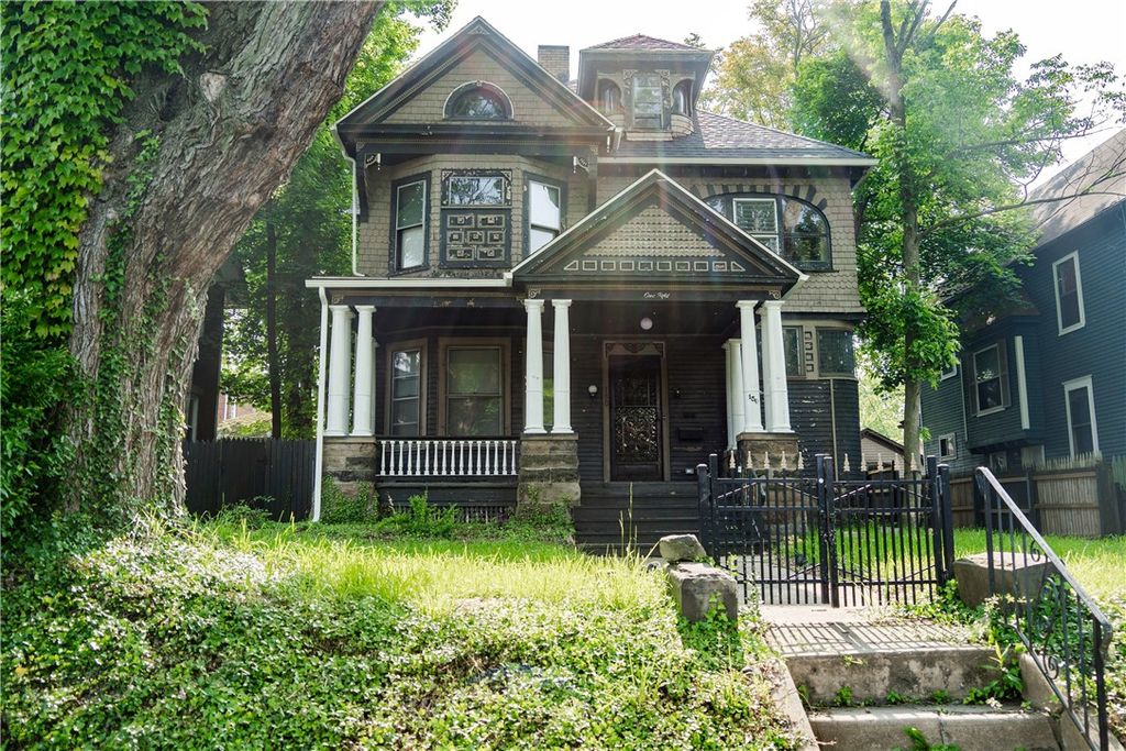 150 Euclid Ave, Sharon, PA 16146