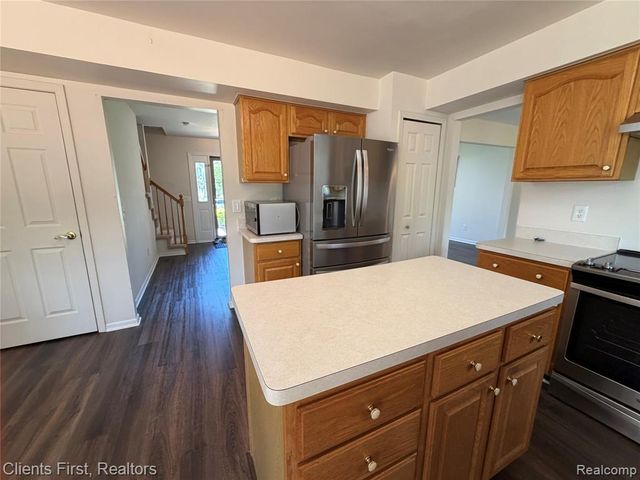 7043 Foxridge Drive, Canton, MI 48187