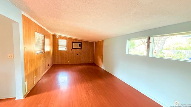 122 Newport, San Antonio, TX 78218