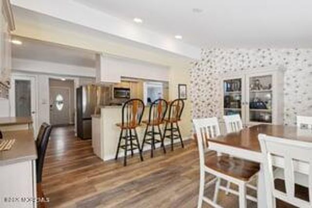 300 Shoshone Court, Toms River, NJ 08755