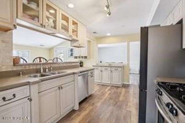 300 Shoshone Court, Toms River, NJ 08755