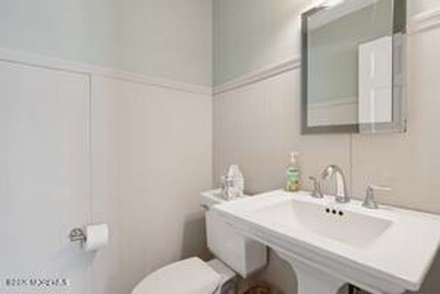 300 Shoshone Court, Toms River, NJ 08755