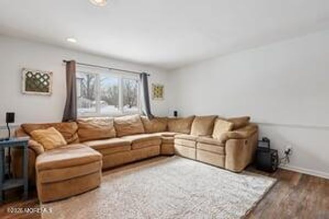 300 Shoshone Court, Toms River, NJ 08755