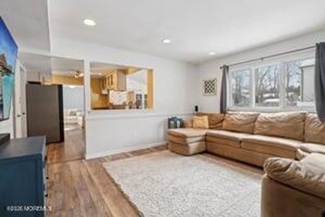 300 Shoshone Court, Toms River, NJ 08755