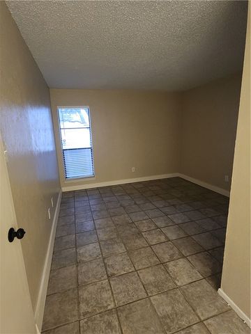 1901 Holleman Drive W 201, College Station, TX 77840