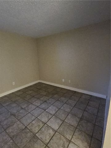 1901 Holleman Drive W 201, College Station, TX 77840