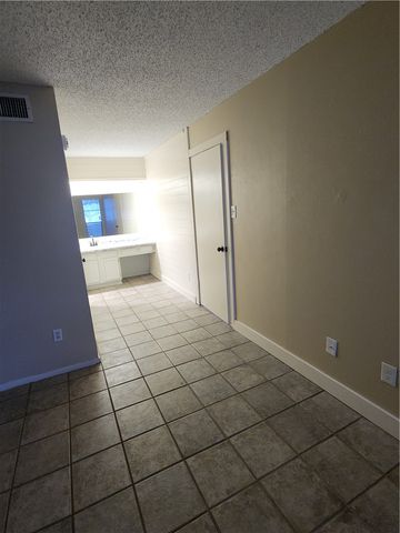 1901 Holleman Drive W 201, College Station, TX 77840