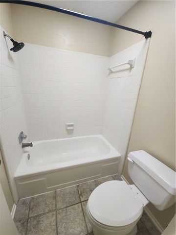 1901 Holleman Drive W 201, College Station, TX 77840