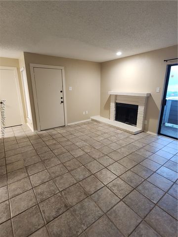 1901 Holleman Drive W 201, College Station, TX 77840