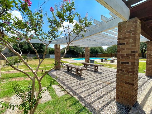 1901 Holleman Drive W 201, College Station, TX 77840