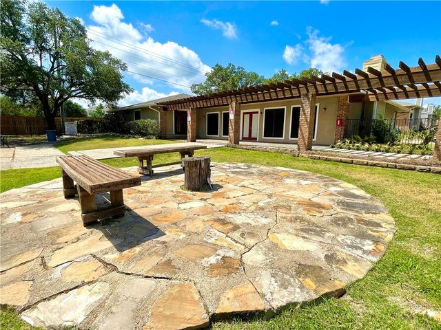 1901 Holleman Drive W 201, College Station, TX 77840