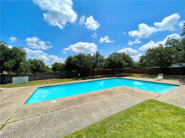 1901 Holleman Drive W 201, College Station, TX 77840