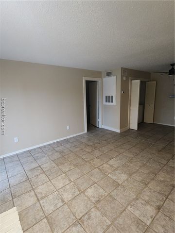 1901 Holleman Drive W 201, College Station, TX 77840