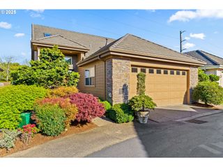 2073 LAKE WIND Dr, Eugene, OR 97408