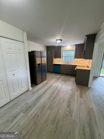 1100 Pineneedle Drive, Perry, GA 31069