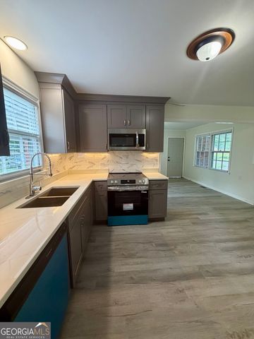 1100 Pineneedle Drive, Perry, GA 31069