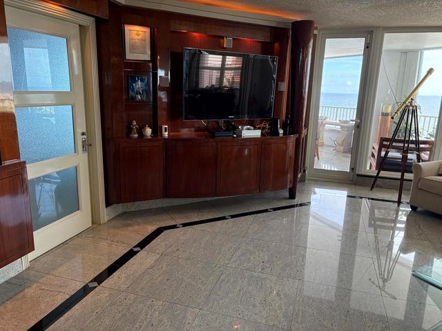 1340 S Ocean Boulevard 1002, Pompano Beach, FL 33062